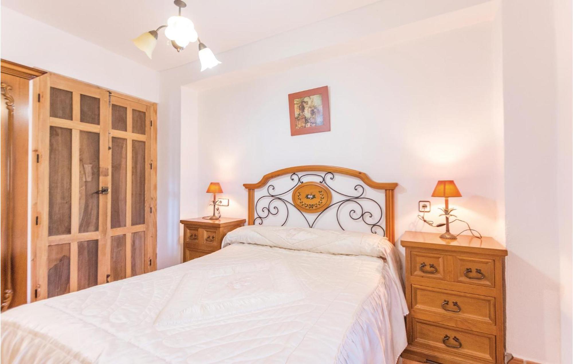 8 Bedroom Lovely Home In 伊斯纳哈尔 外观 照片