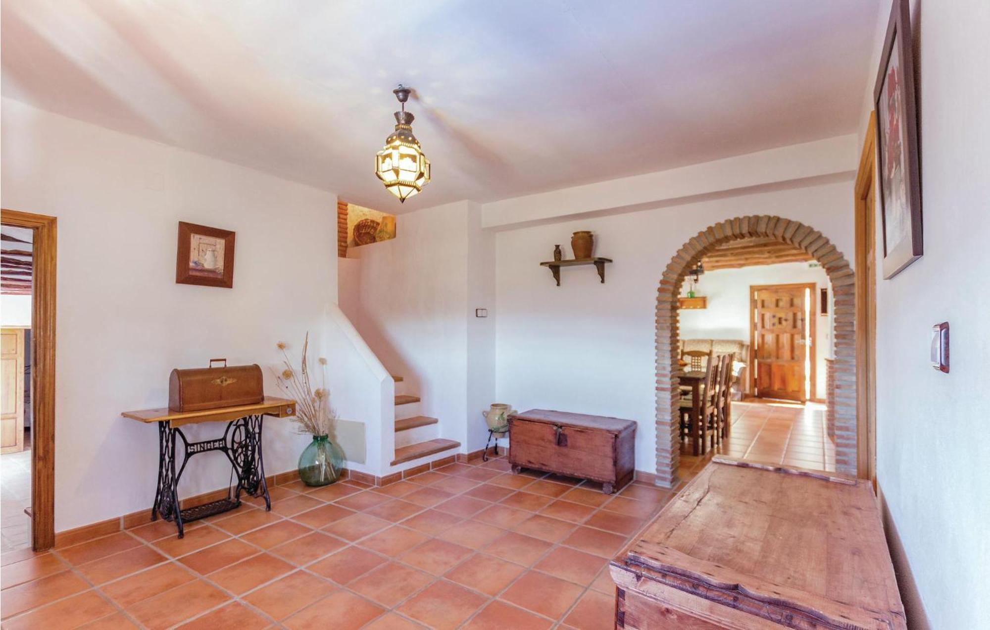 8 Bedroom Lovely Home In 伊斯纳哈尔 外观 照片