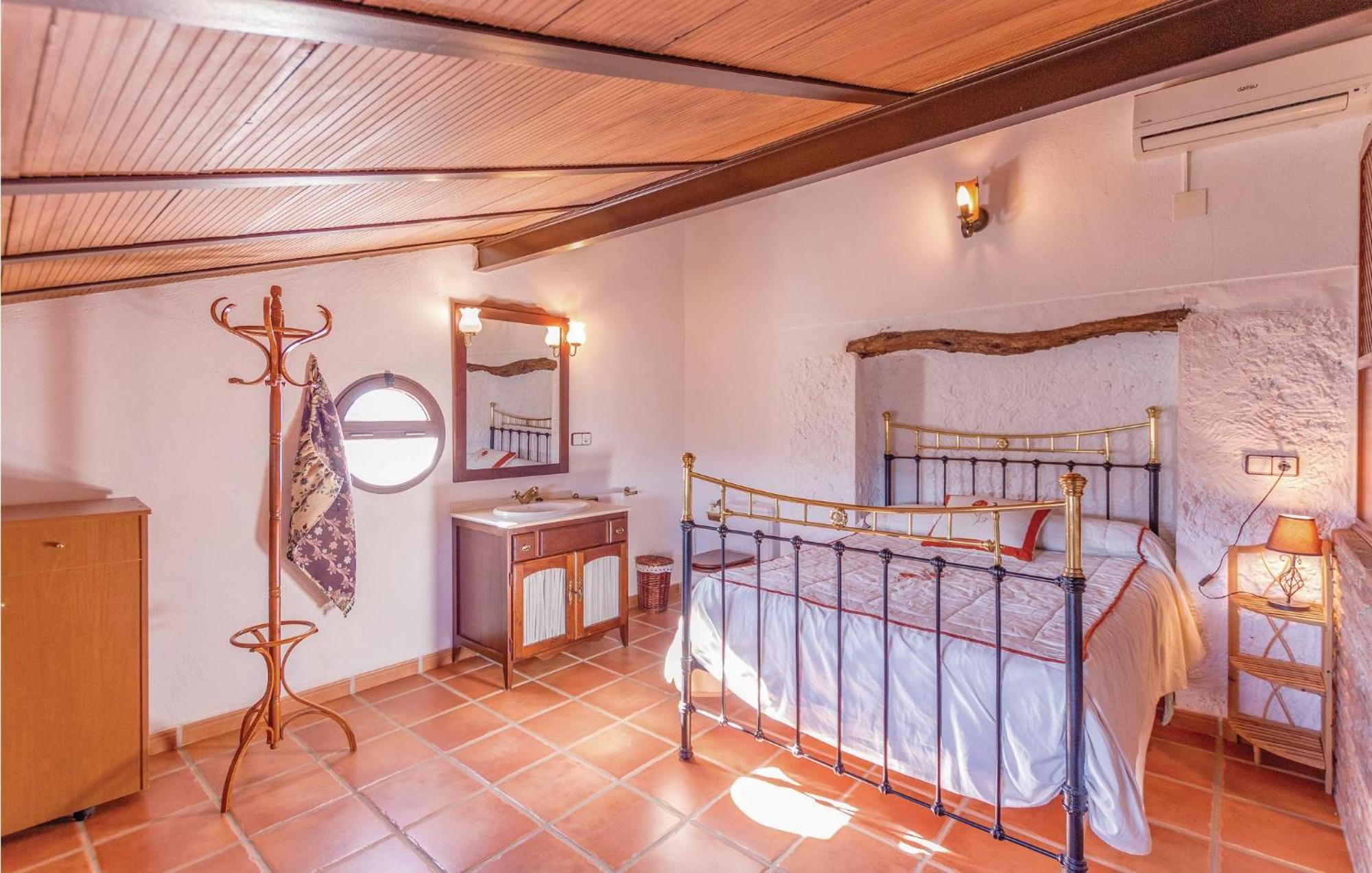 8 Bedroom Lovely Home In 伊斯纳哈尔 外观 照片
