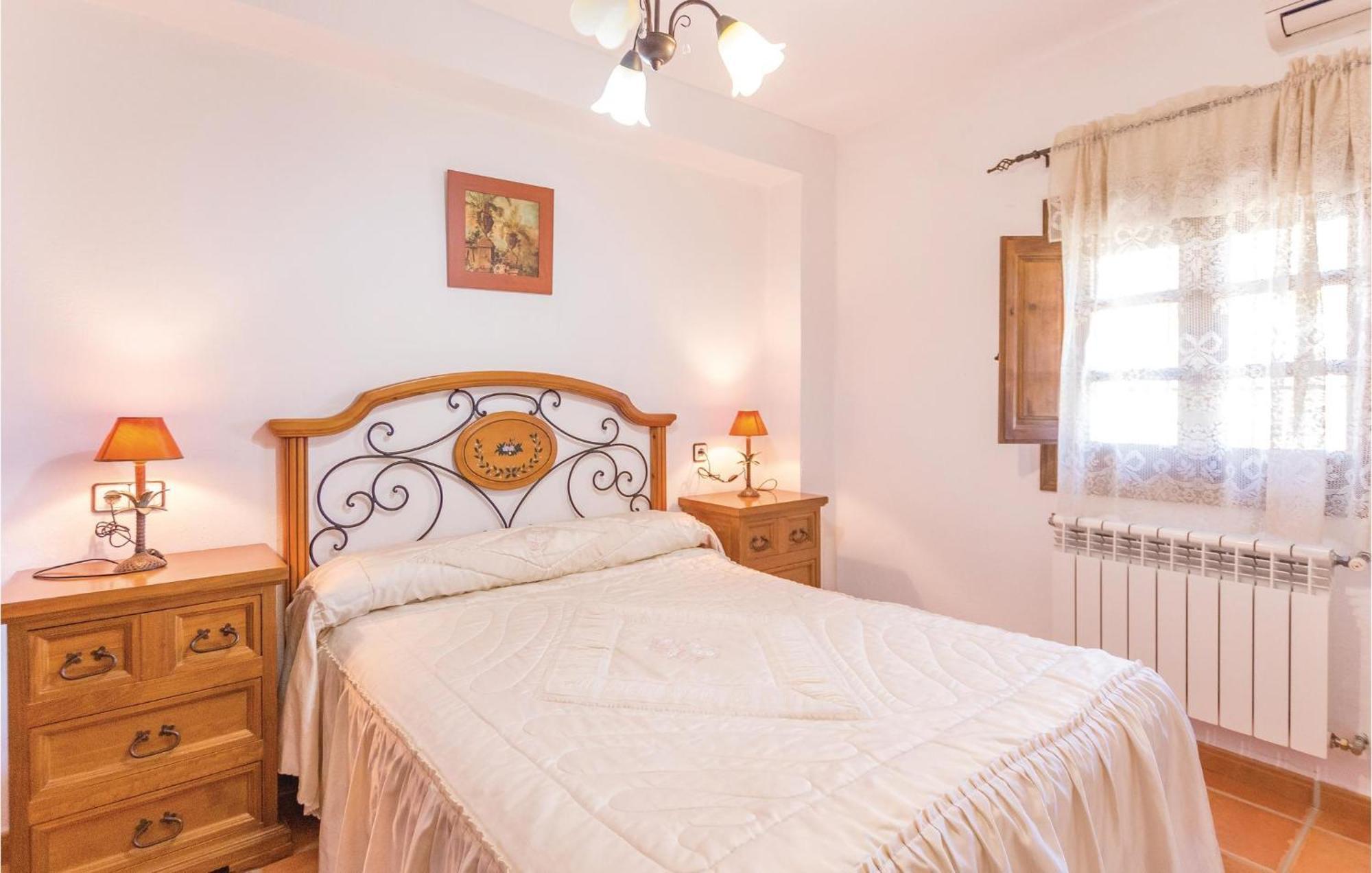 8 Bedroom Lovely Home In 伊斯纳哈尔 外观 照片