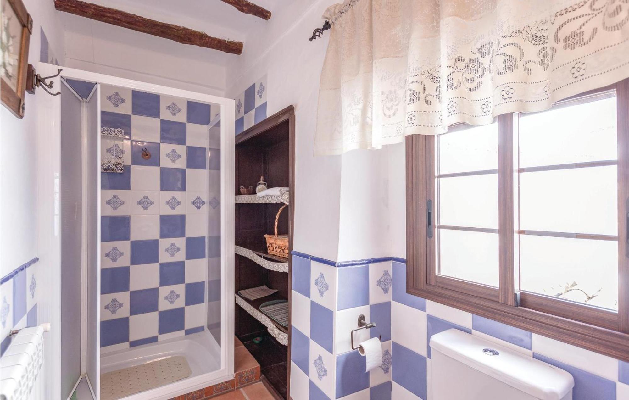 8 Bedroom Lovely Home In 伊斯纳哈尔 外观 照片